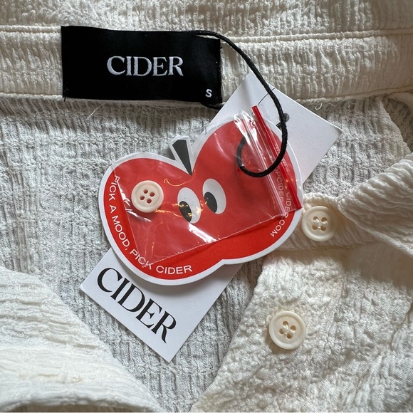 NWT Cider Texture Solid Bell Sleeve Crop Shirt Beige Small - Picture 4 of 6